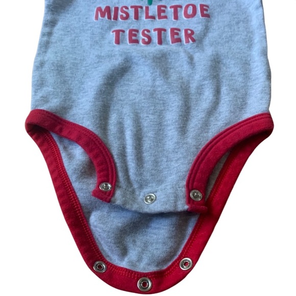 Carter’s Christmas Baby Onesie original Mistletoe Kisser Size 6 months - Picture 7 of 9